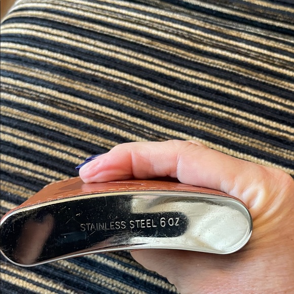 🥃 Brown Leather Hip Flask 🥃 - Picture 2 of 5